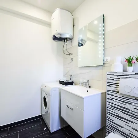 Apartment Lipo Je *
